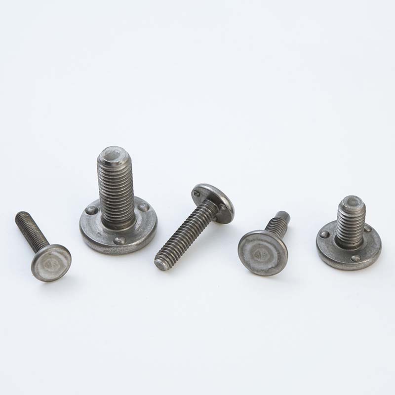 하단 돌출 용접 나사