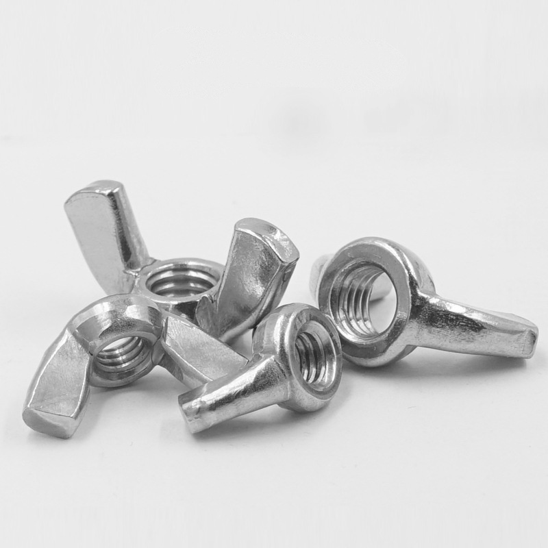 둥근 날개가 있는 윙 너트